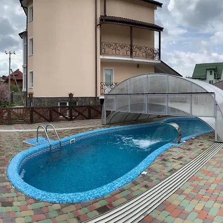 ロッジ Gulavyna スラブスク