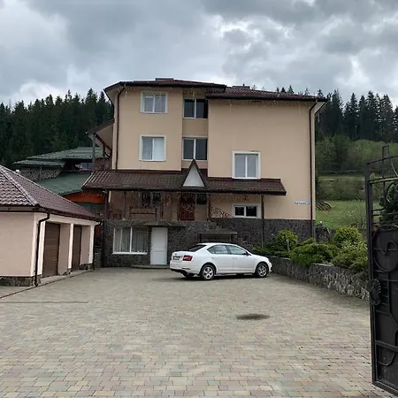 ロッジ Gulavyna スラブスク